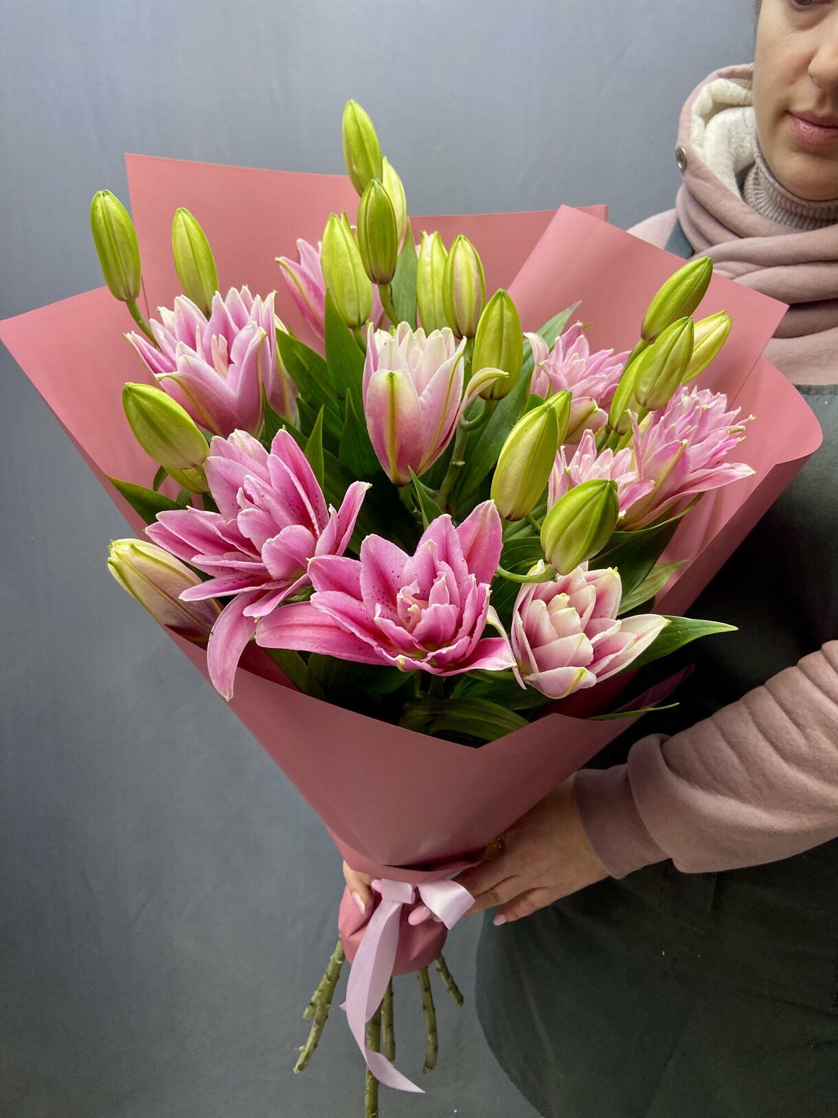 Букет из пионовидной розовой лилии