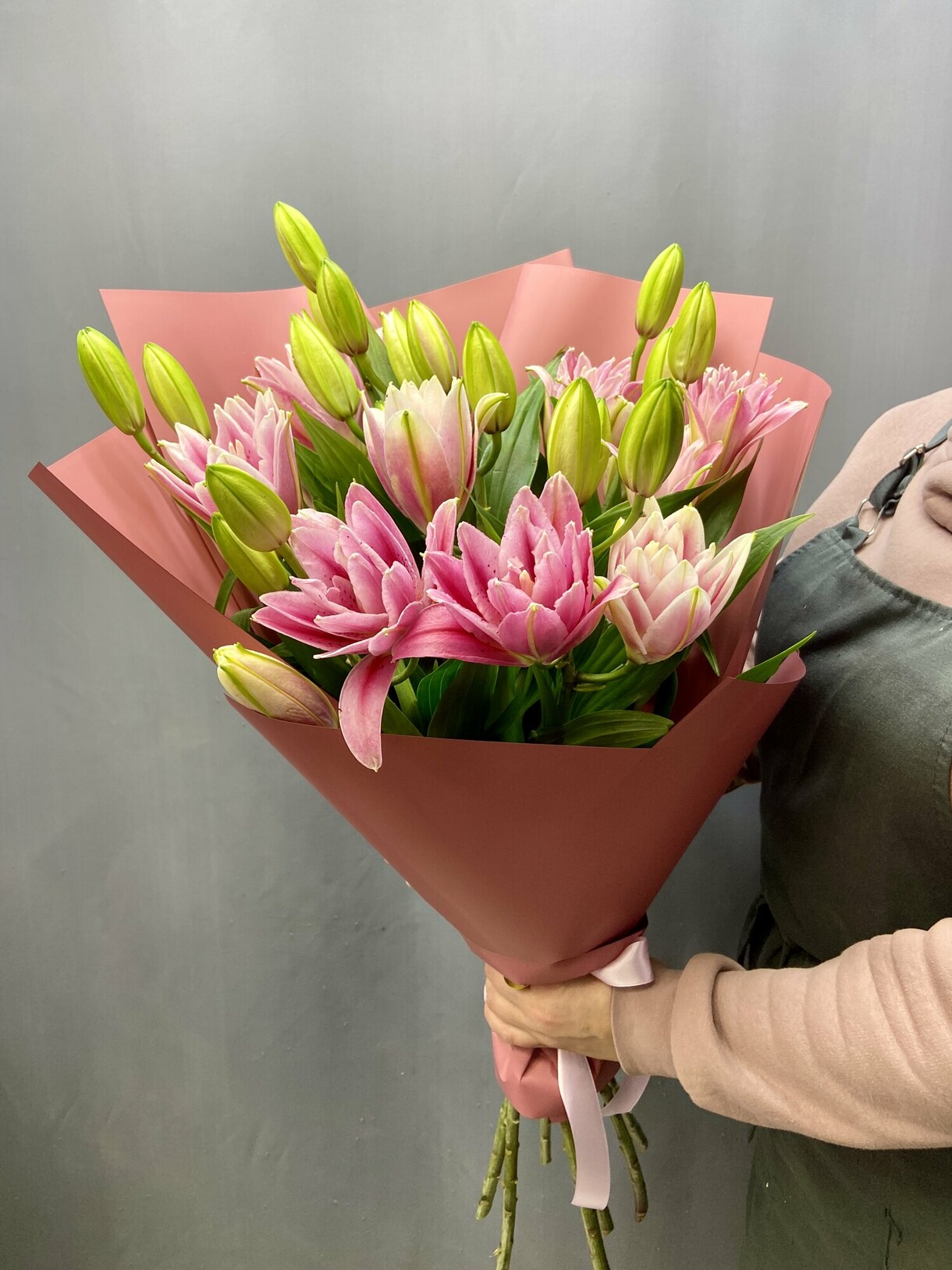 Букет из пионовидной розовой лилии