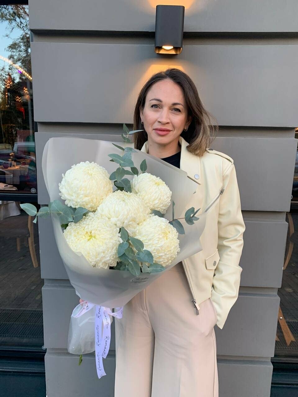 Букет с хризантемой