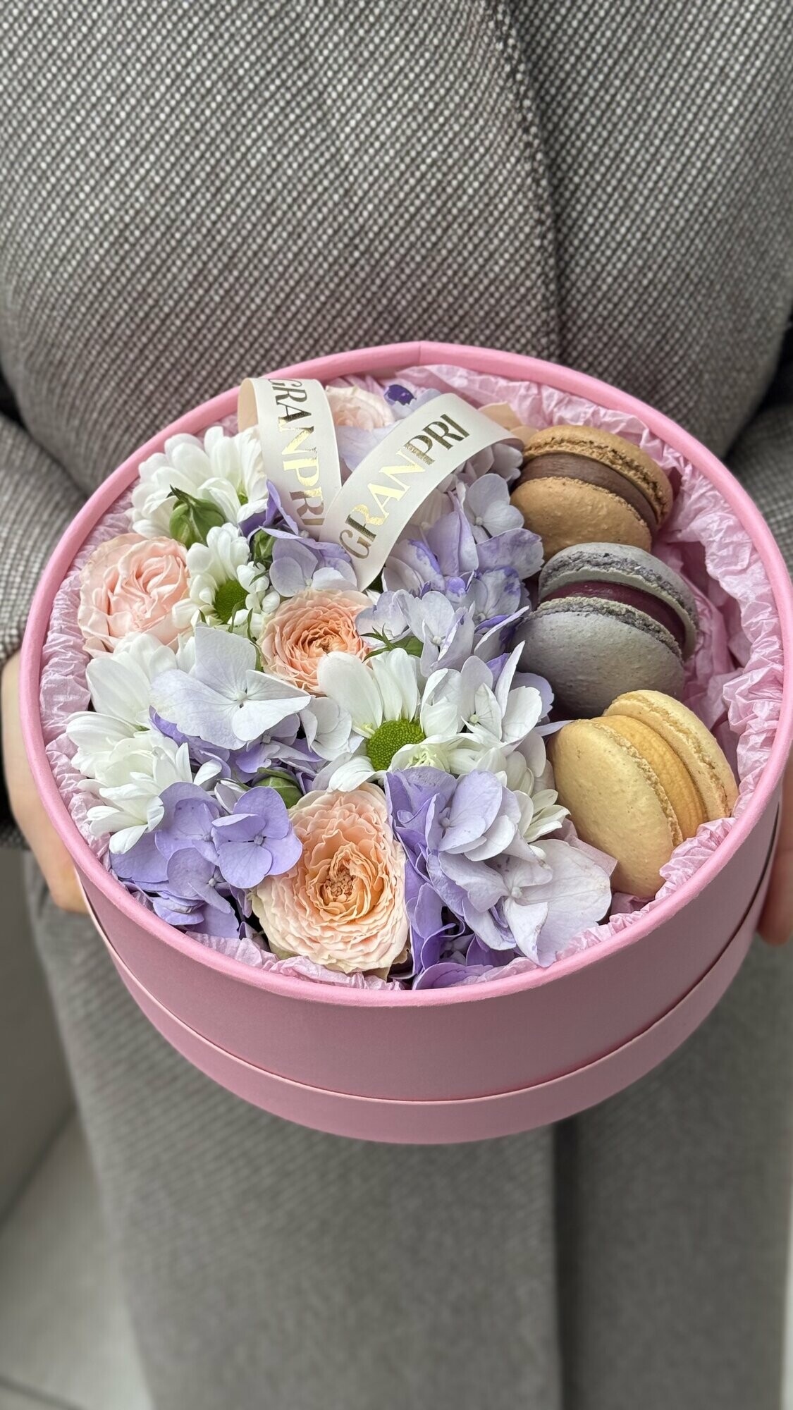 Квіткова коробочка з тістечка