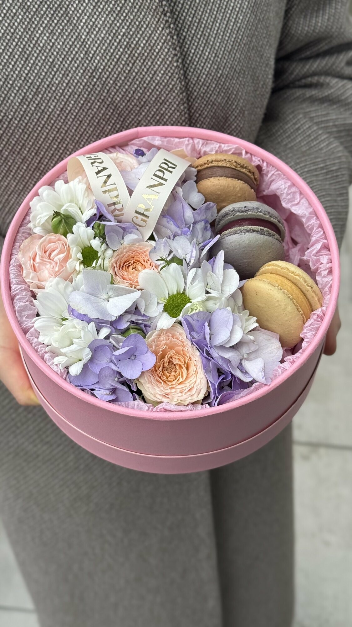 Квіткова коробочка з тістечка