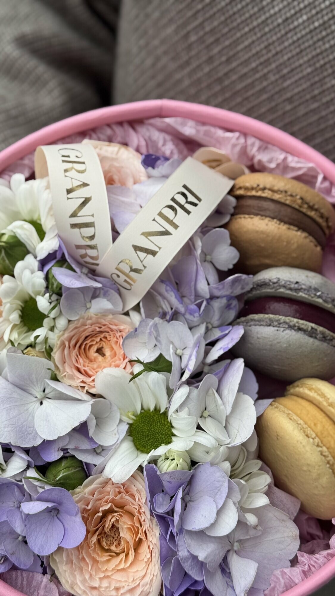 Квіткова коробочка з тістечка