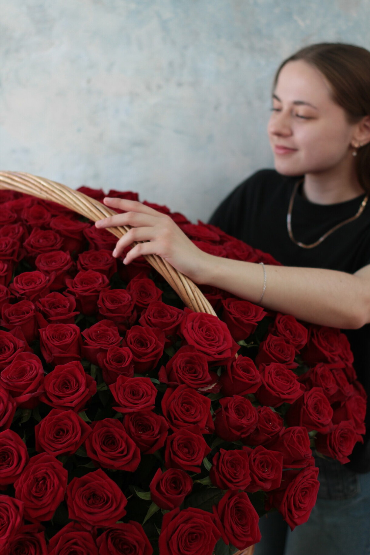 Кошик із 201 трояндою Red Naomi